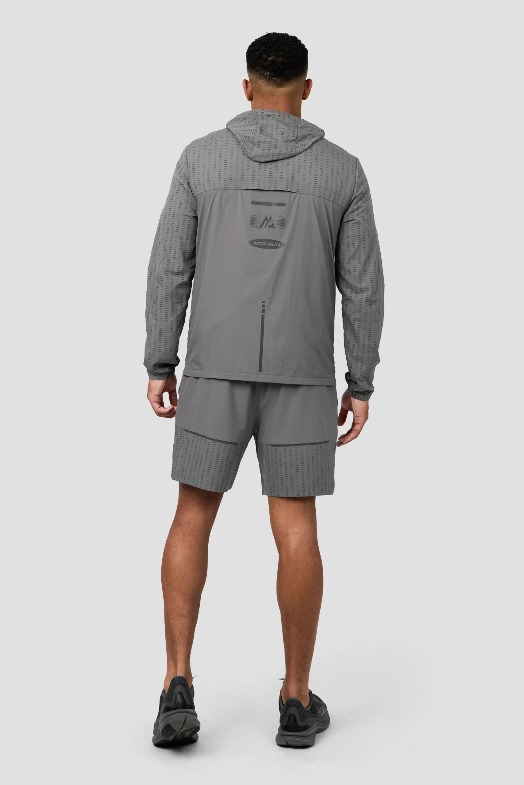 MTX Run Tempo Windbreaker - Cement Grey – Image 4
