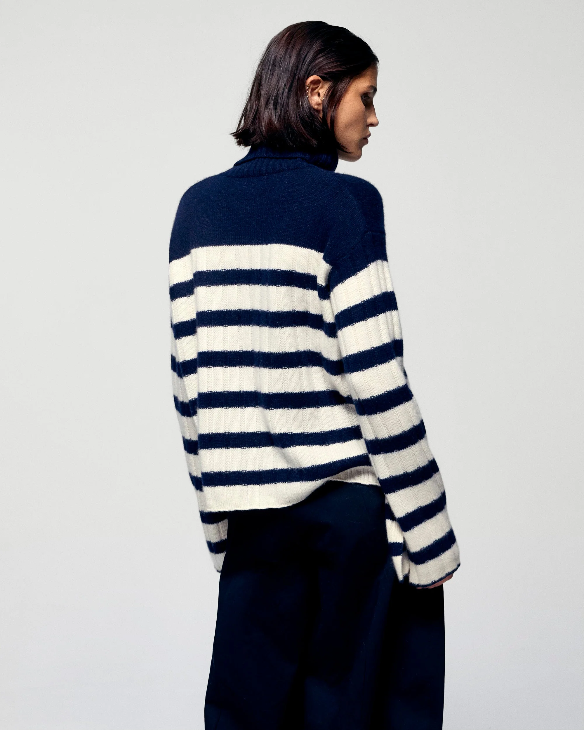 Pull Col Roulé Marinière (H25 / FEMME / Navy) – Image 4