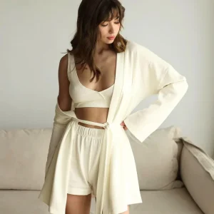 Ensemble court de vêtements d'intérieur avec cardigan