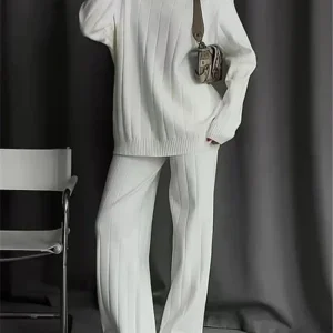 Ensemble confortable long de vêtements d'intérieur avec col roulé