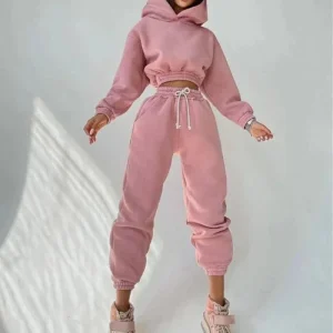 Ensemble de survêtement confortable avec un sweat-shirt court