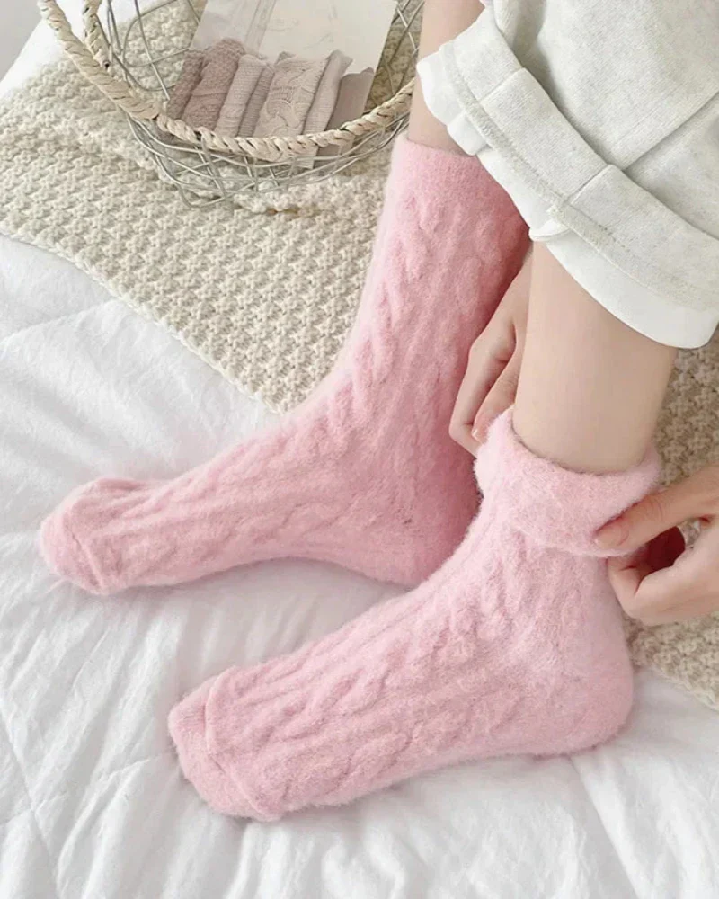 Chaussettes longues en peluche avec motif tressé