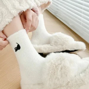 Chaussettes chaudes et moelleuses avec un chat