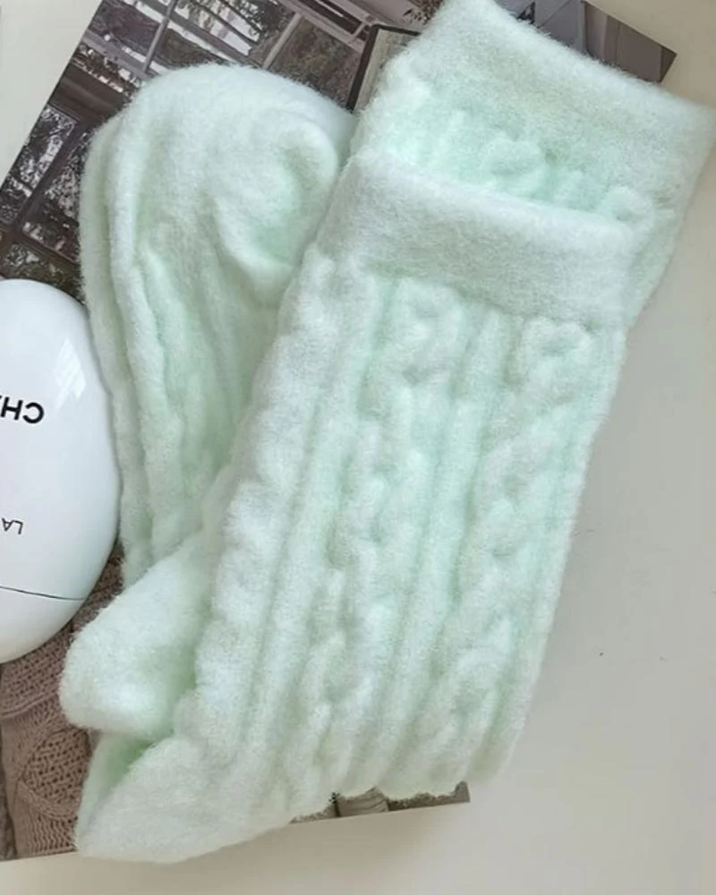 Chaussettes longues en peluche avec motif tressé – Image 6