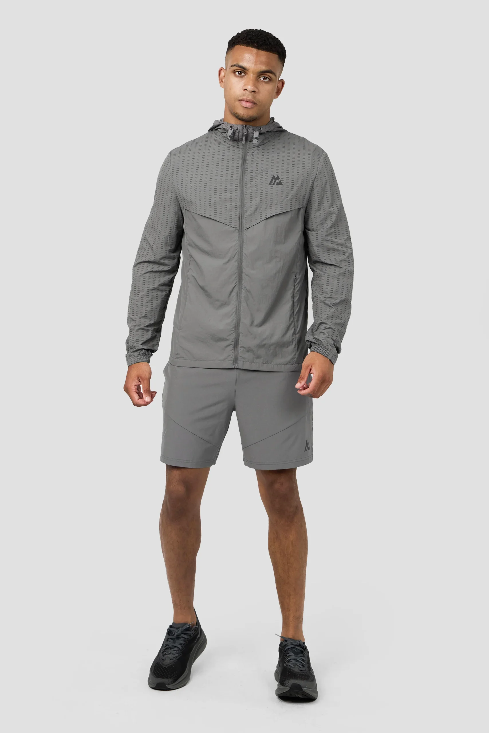 MTX Run Tempo Windbreaker - Cement Grey – Image 3