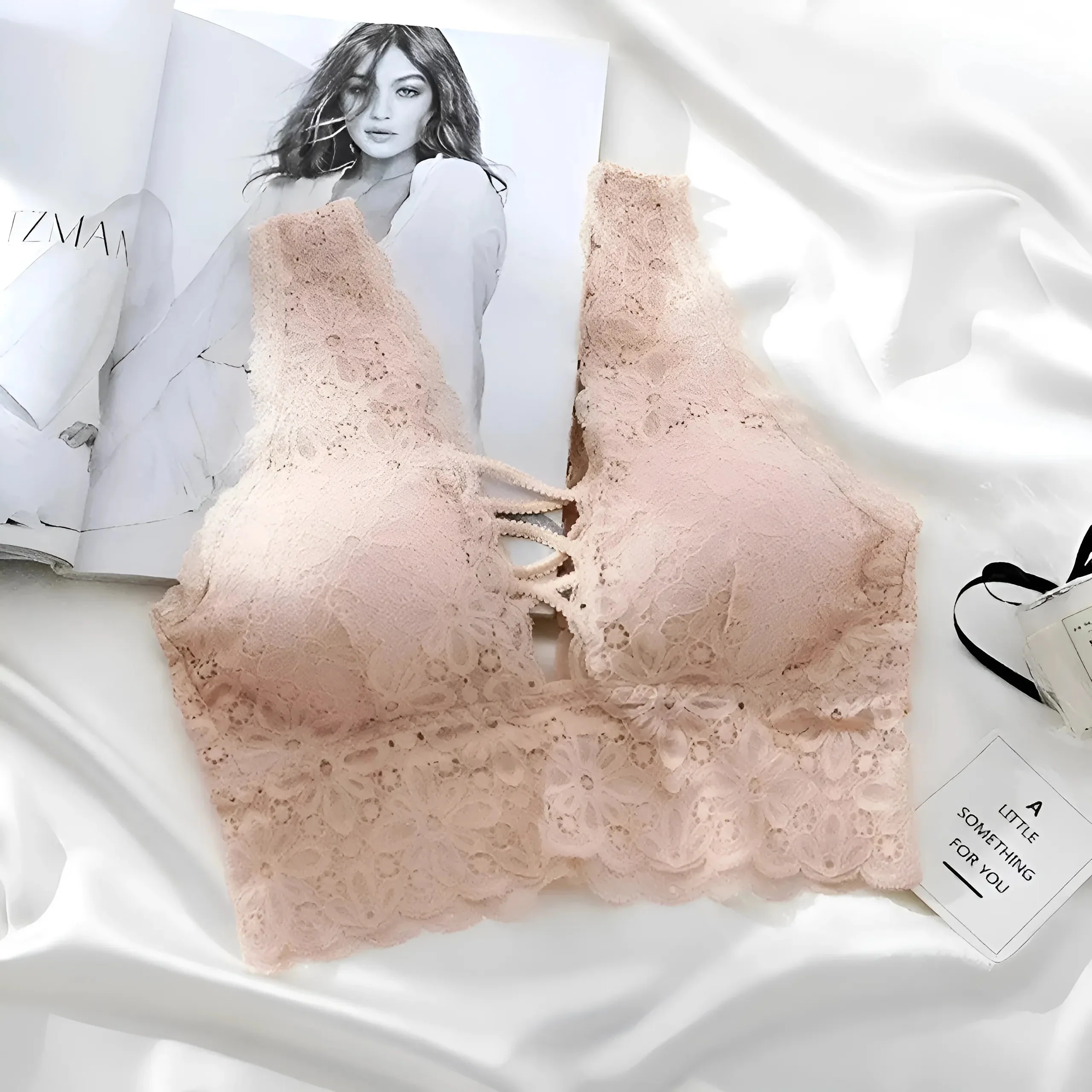 Bralette en dentelle avec des bretelles sur le décolleté – Image 3
