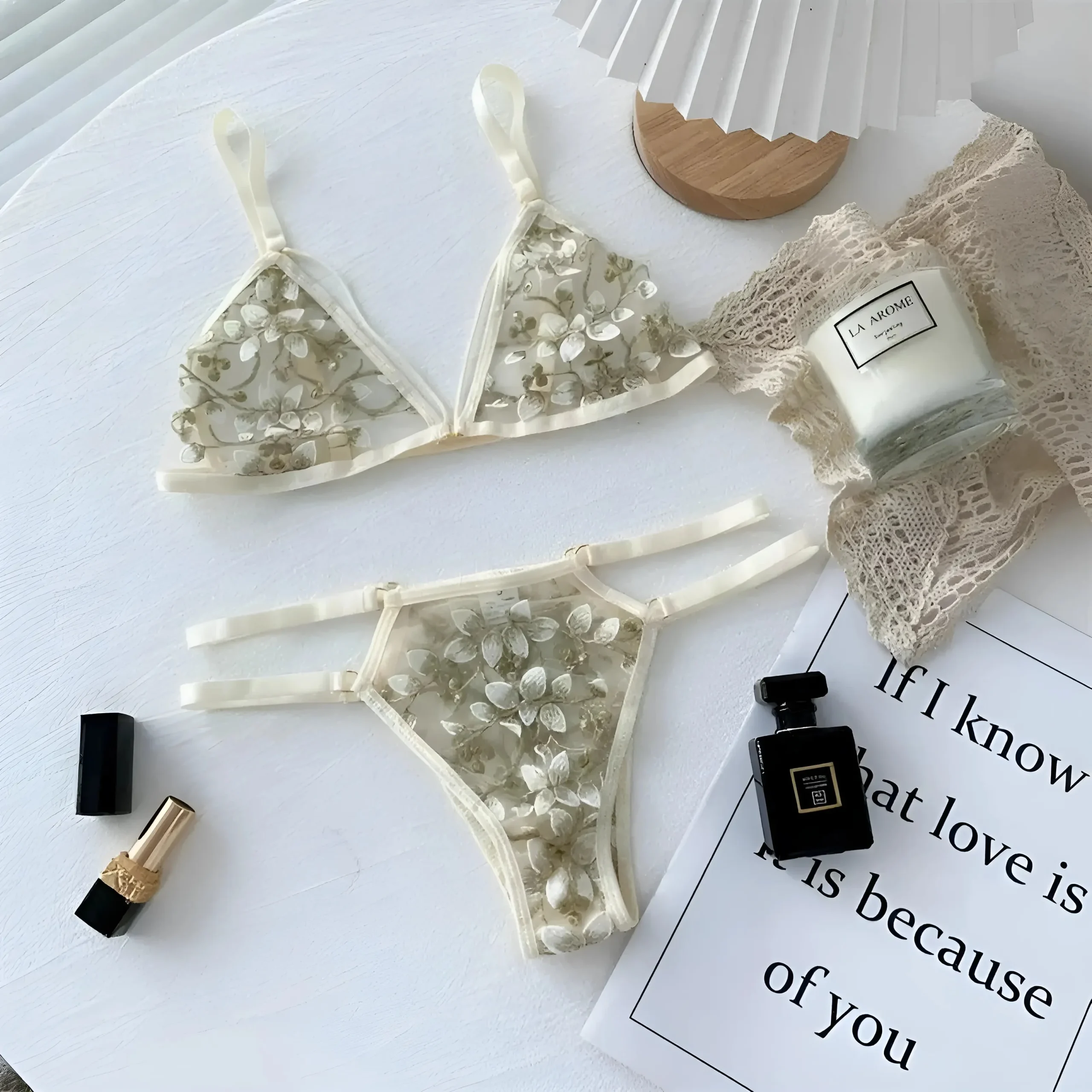 Ensemble de lingerie en dentelle avec imprimé floral délicat – Image 2