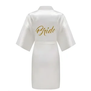 Robe de mariée avec broderie dorée