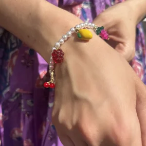 BRACELET PERLES ET BRELOQUES FRUITS
