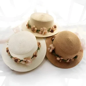 Chapeau de plage fleuri