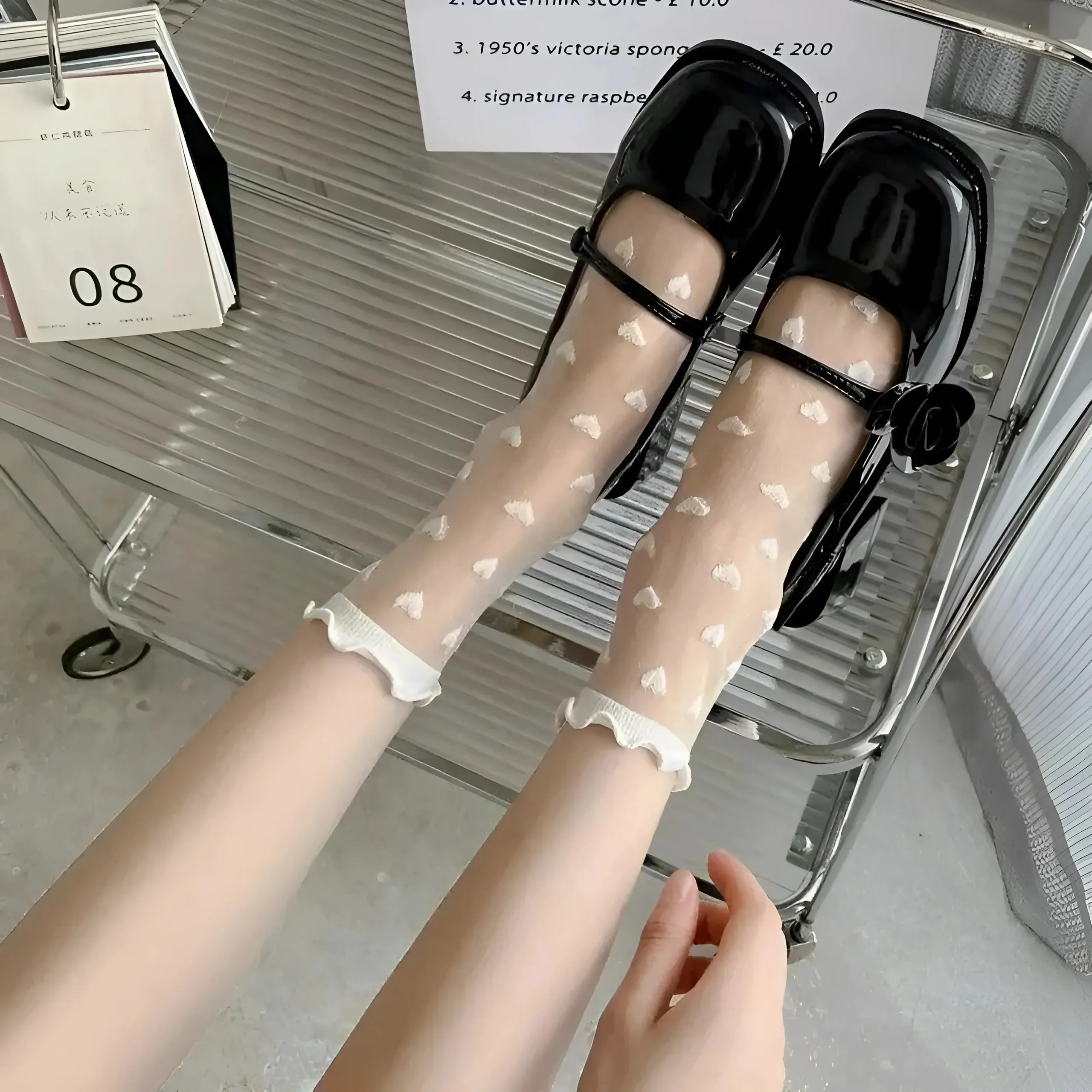 Chaussettes à imprimé cœur transparent – Image 3