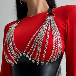 Harnais stylé avec chaînes