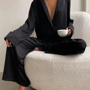 Pyjama en satin luxueux à manches longues