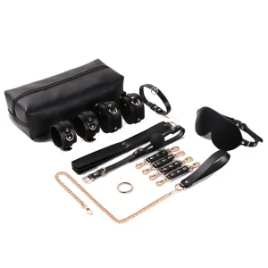 Ensemble d'accessoires BDSM avec un élégant sac de rangement