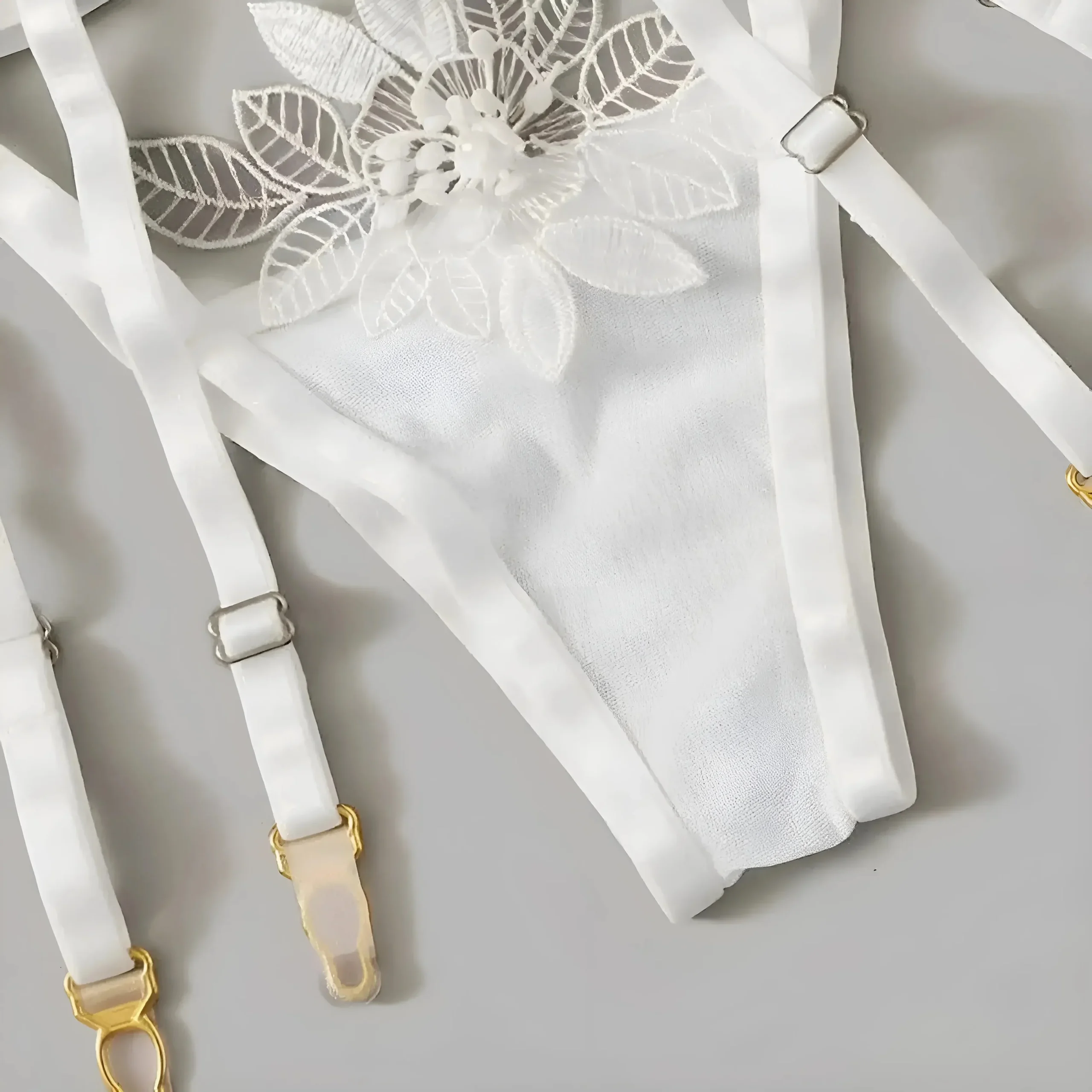 Ensemble de lingerie 3 pièces avec plumes – Image 4