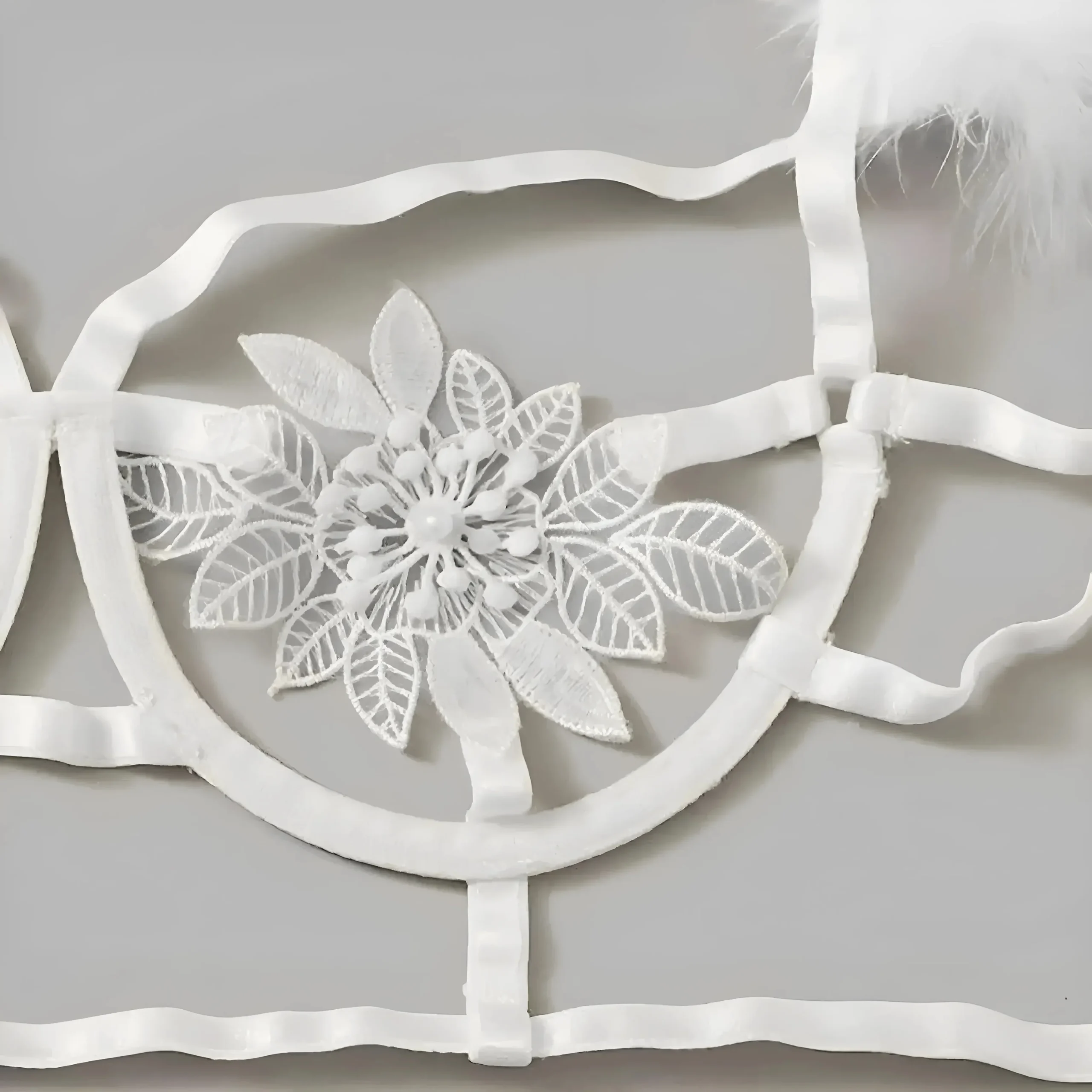 Ensemble de lingerie 3 pièces avec plumes – Image 5