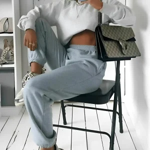 Vêtements de sport à coupe classique