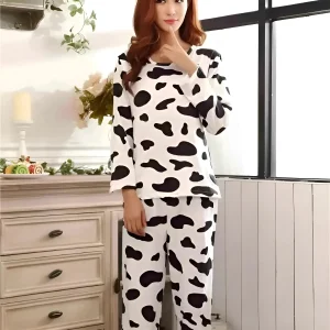 Ensemble de pyjama long avec des taches noires