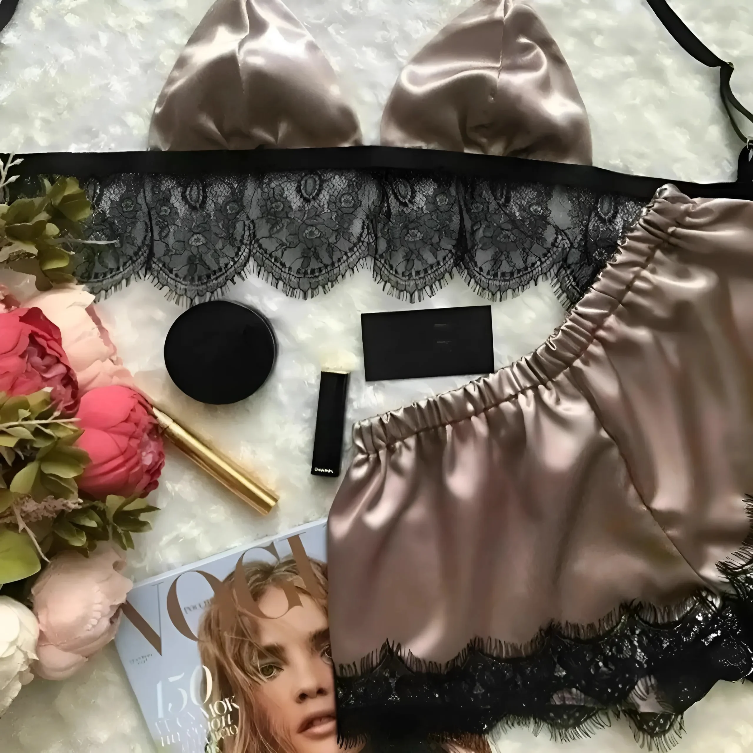 Pyjamas en satin pour femmes avec dentelle décorative et lien au dos – Image 2