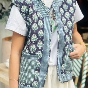 VESTE MATELASSEE SANS MANCHE - NOIR ET VERT